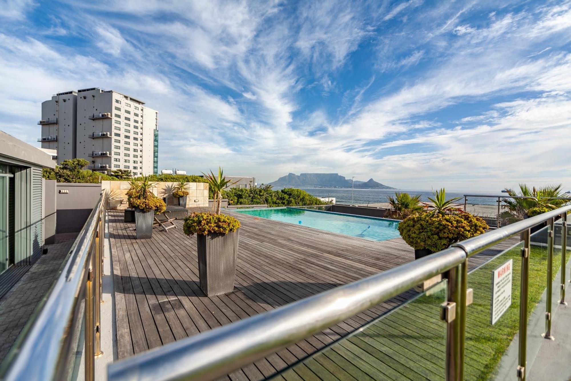 בלוברגסטראנד Modern Beachfront With Ocean Views - Infinity G9, Blouberg, Cape Town מראה חיצוני תמונה