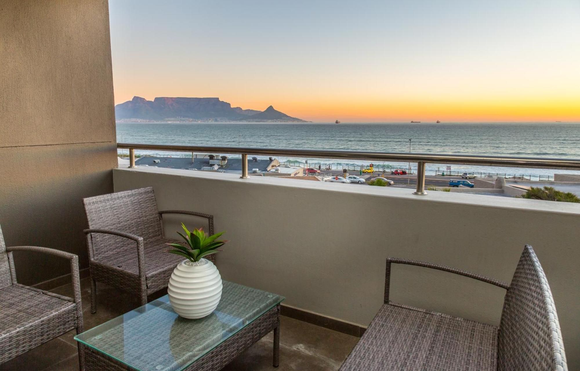 בלוברגסטראנד Modern Beachfront With Ocean Views - Infinity G9, Blouberg, Cape Town מראה חיצוני תמונה