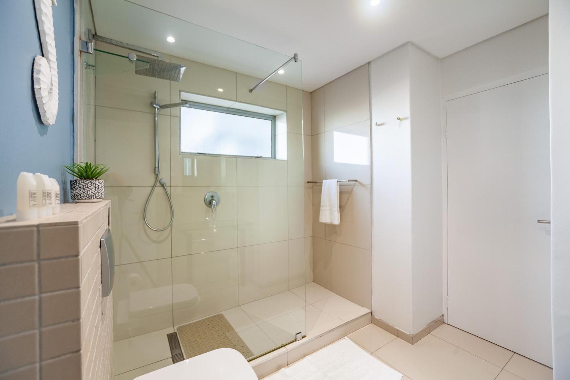 בלוברגסטראנד Modern Beachfront With Ocean Views - Infinity G9, Blouberg, Cape Town מראה חיצוני תמונה